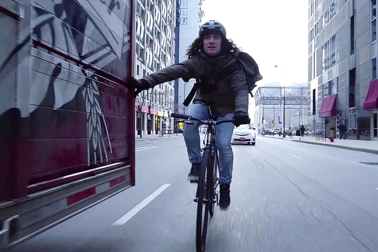 Video: Bike messenger races taxi across Chicago | road.cc